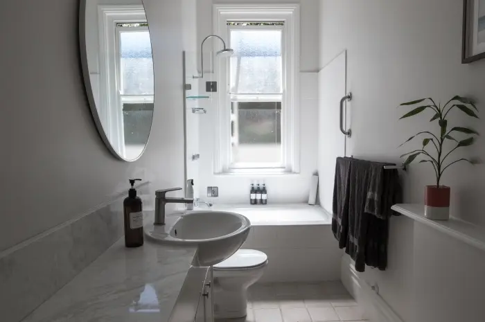 Desain Kamar Mandi Kecil Minimalis untuk Hunian Mungil yang Stylish